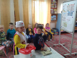 В старшей группе прошёл тематический день по безопасности В старшей группе прошёл тематический день по безопасности.