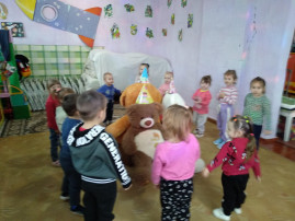 В младшей группе прошёл тематический день рождения Медведя В младшей группе прошёл тематический день рождения Медведя.