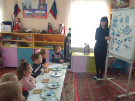 В старшей группе прошёл тематический день Гжели В старшей группе прошёл тематический день Гжели.